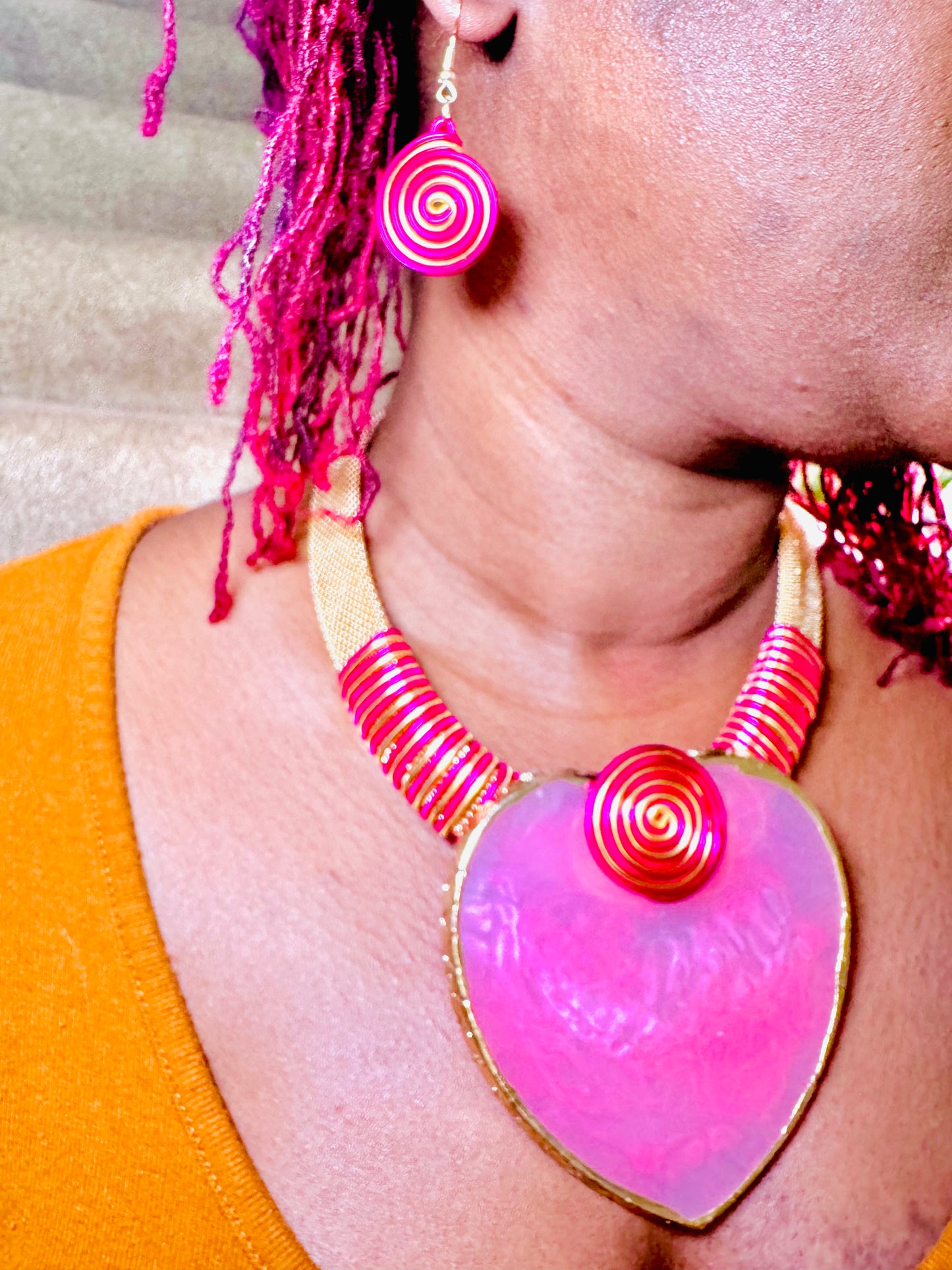 GODDESS ACRYLIC PENDANT NECKLACE SET