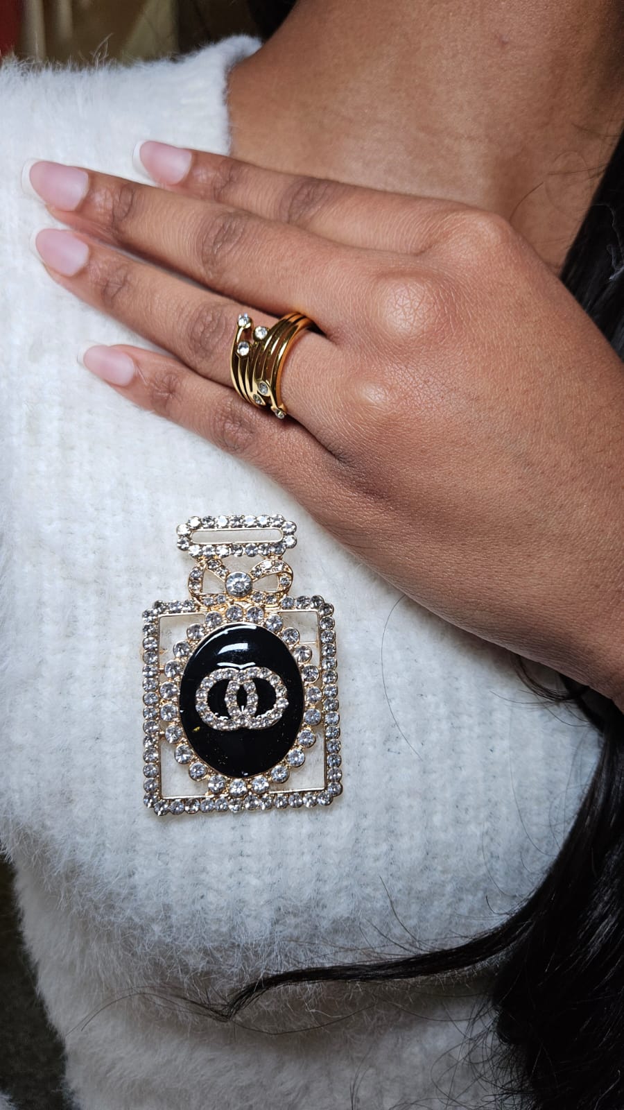 INSPIRED BROOCH LOOK 007