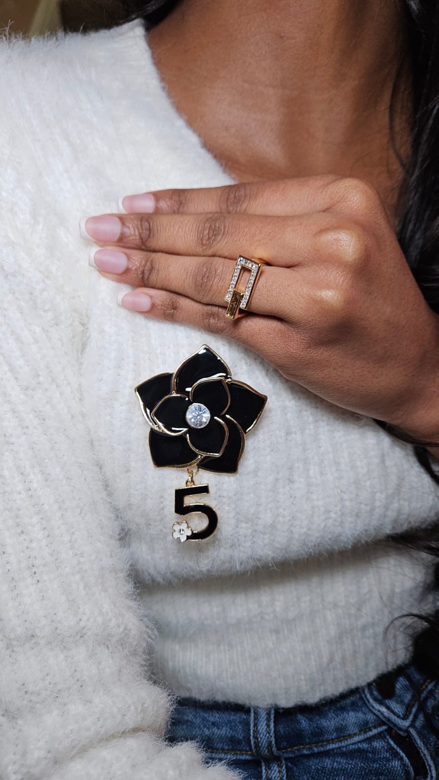 INSPIRED BROOCH LOOK 006