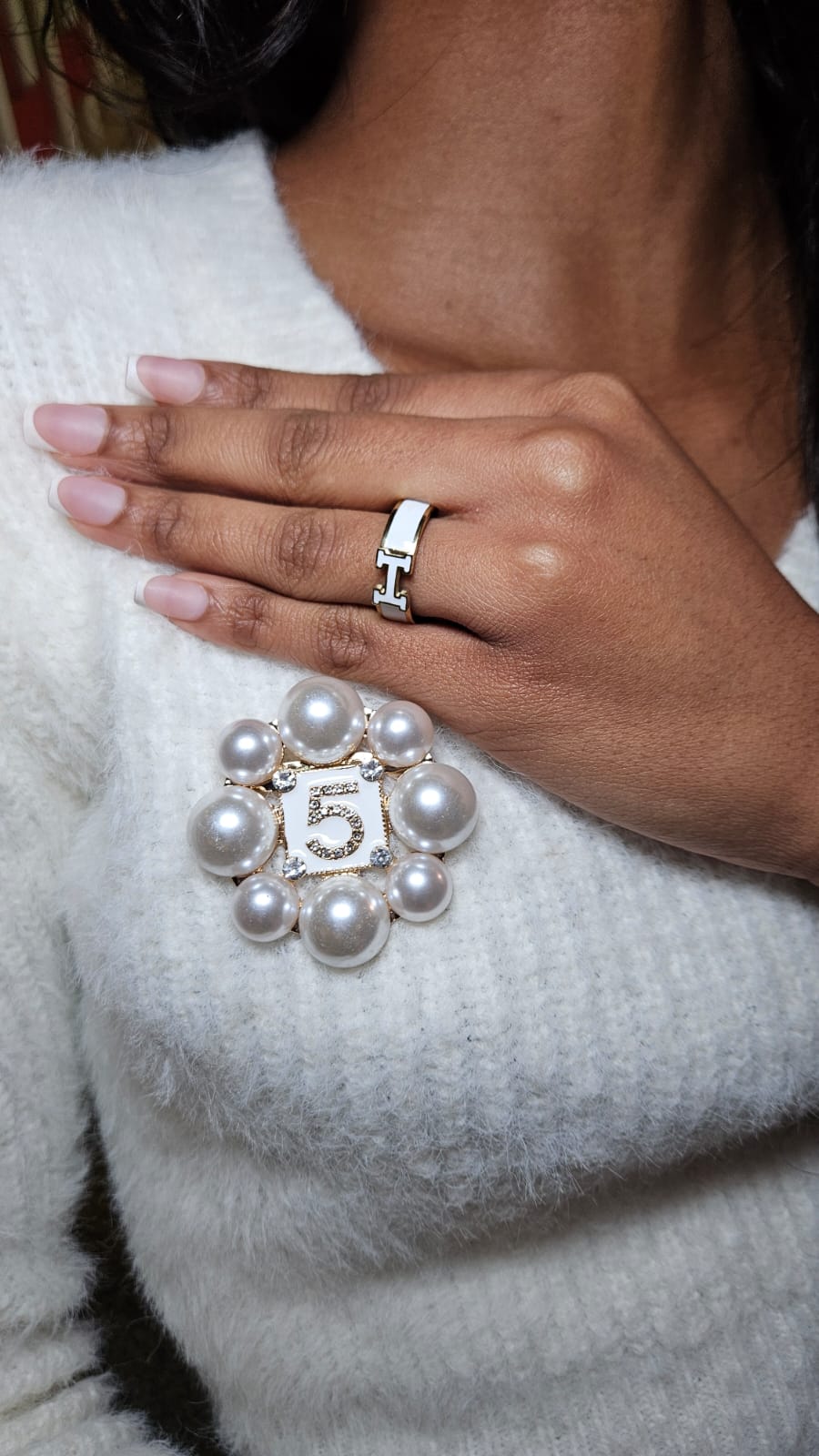 INSPIRED BROOCH LOOK 005