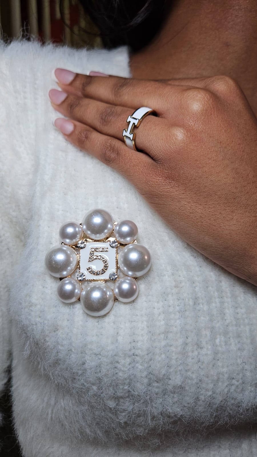 INSPIRED BROOCH LOOK 005
