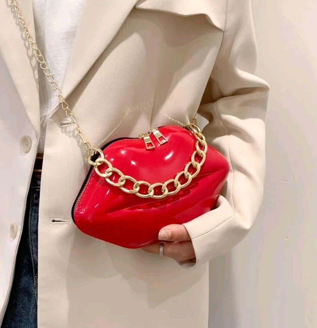 PATENT LIP SHAPE CLUTCH