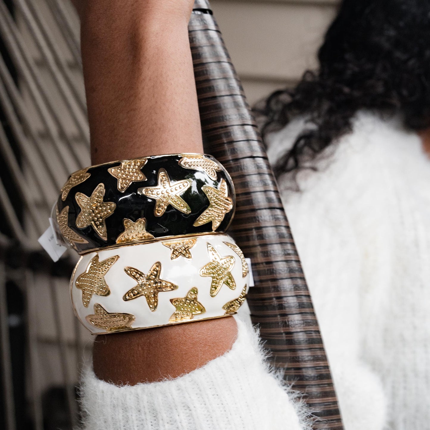 CHUNKY GOLD STARFISH BANGLE SWP LOOK 011