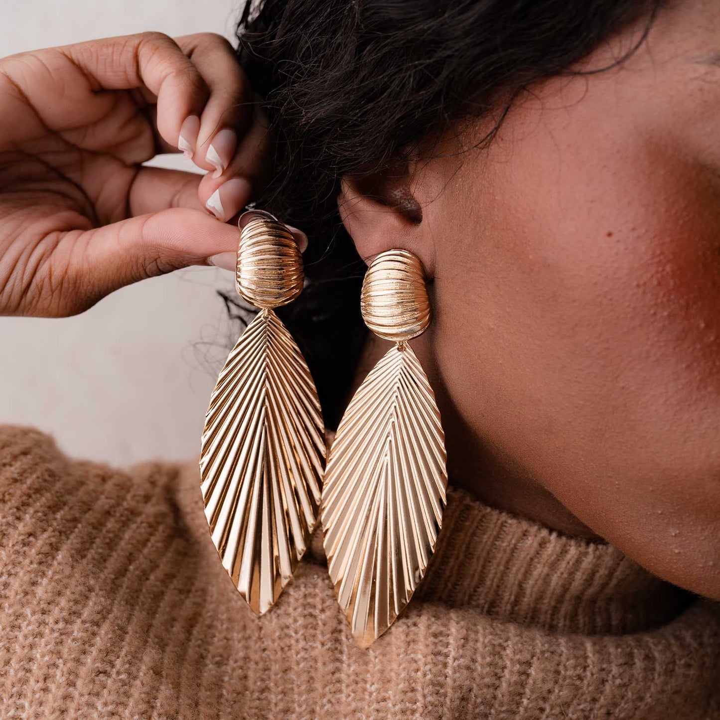 SHELL LEAF DROP EARRING SWP LOOK 024