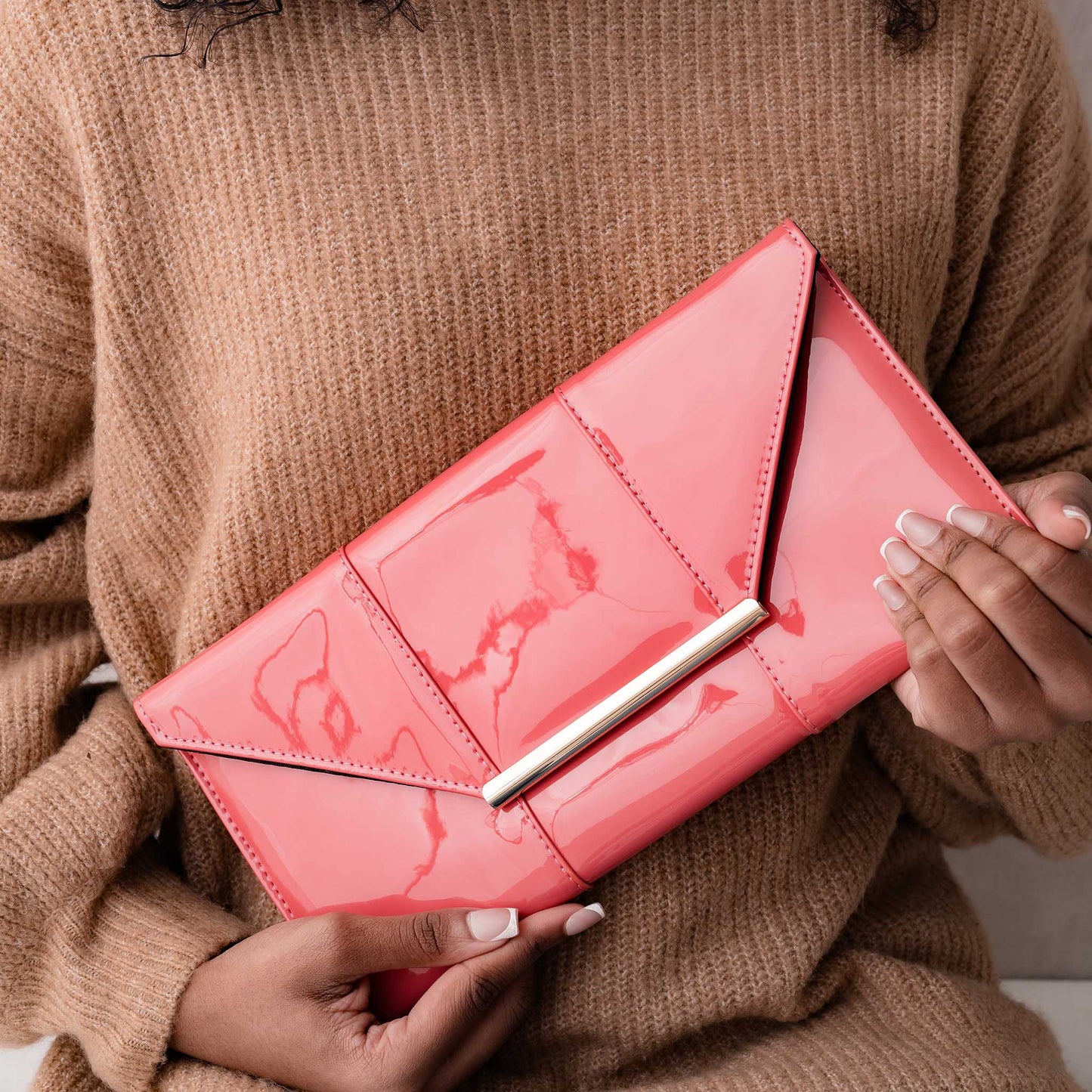 PATENT LEATHER ENVELOPE CLUTCH
