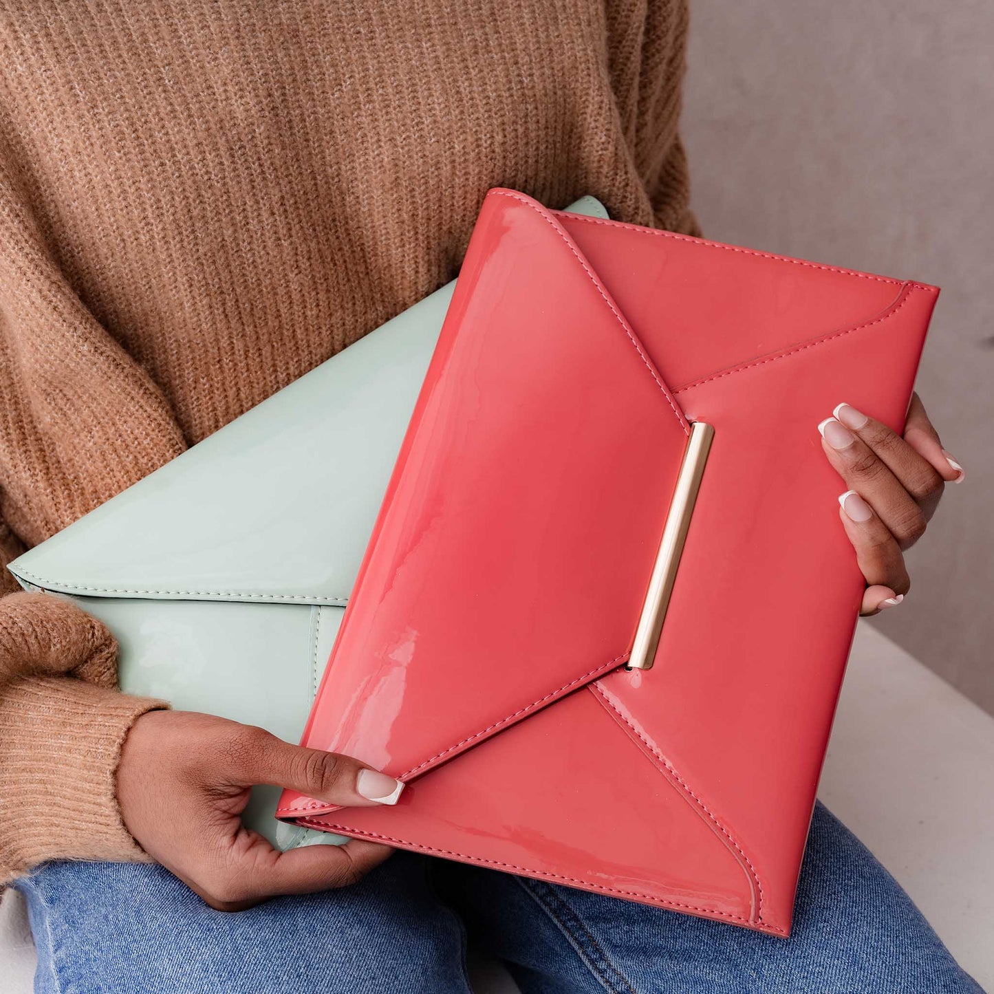 PATENT LEATHER ENVELOPE CLUTCH