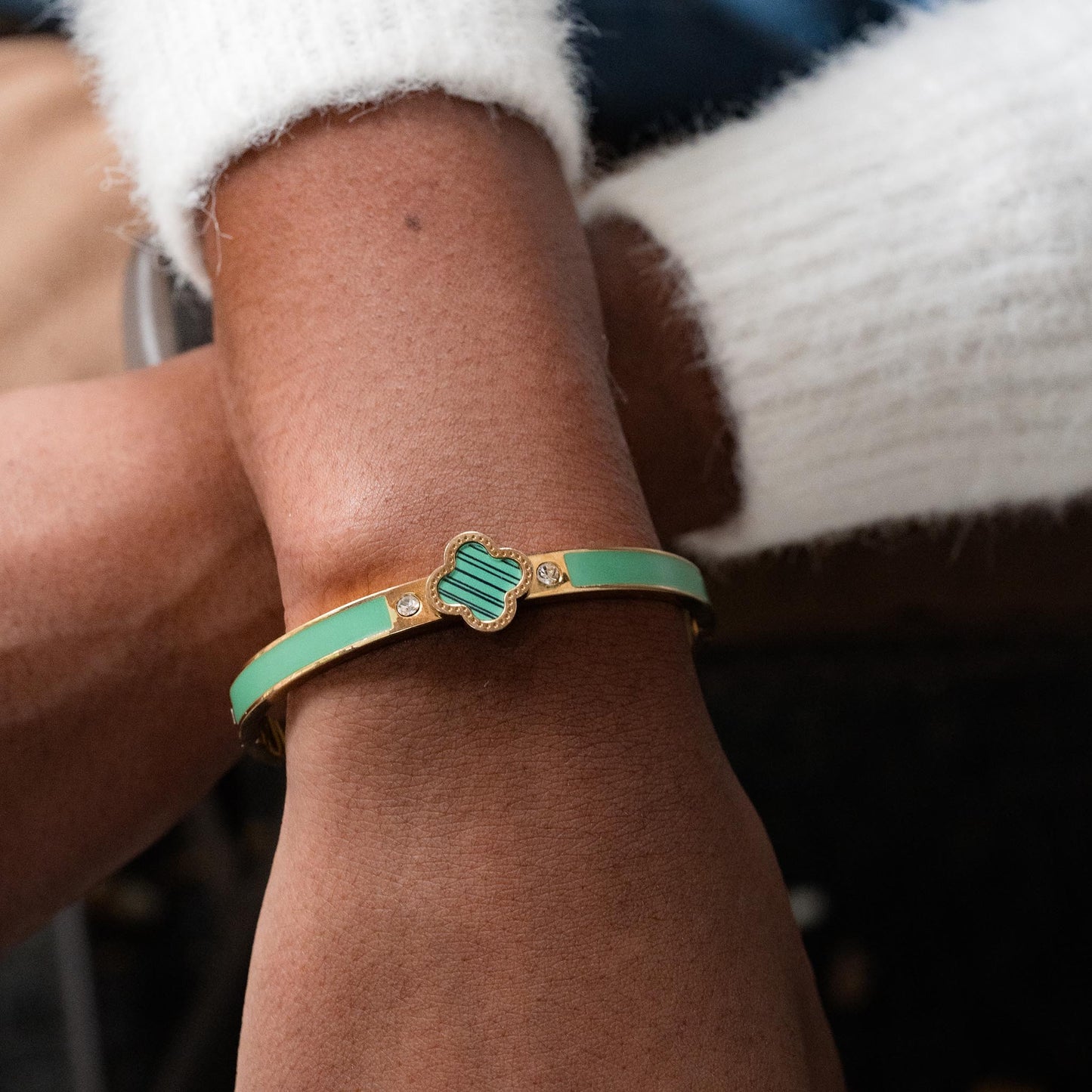 FOUR LEAF INSPIRED CLOVER BRACLET SWP LOOK 006