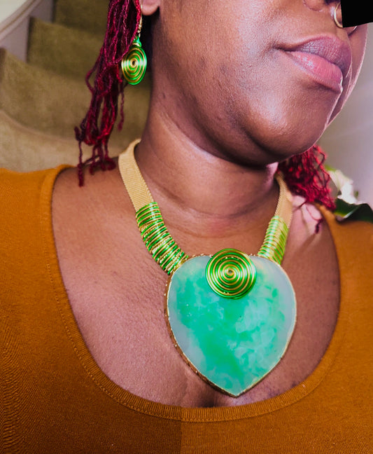 GODDESS ACRYLIC PENDANT NECKLACE SET