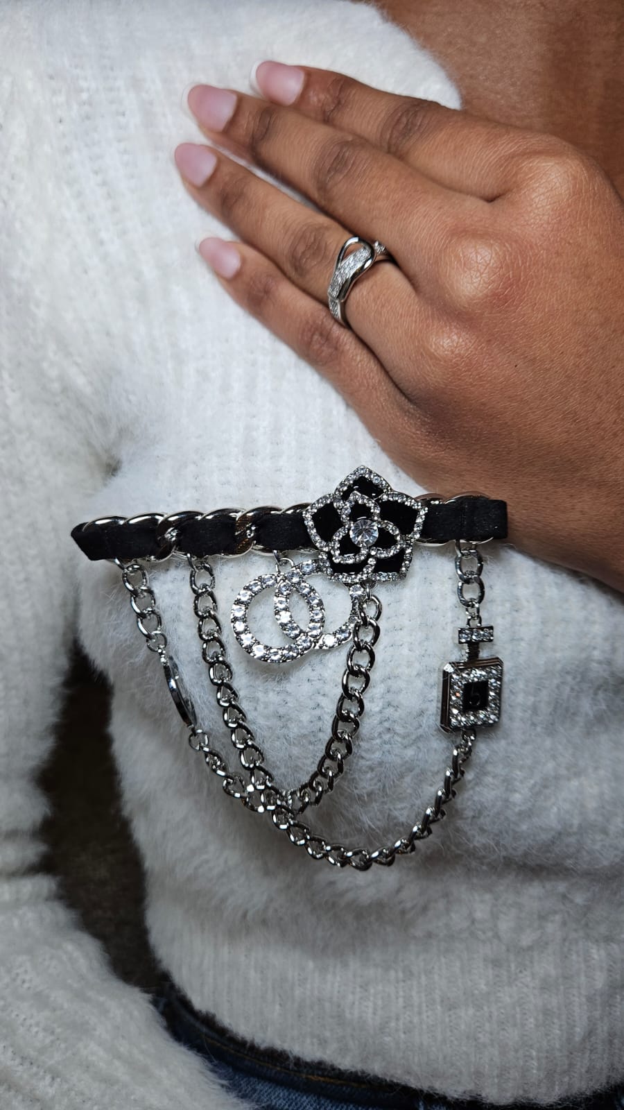 INSPIRED BROOCH LOOK 002
