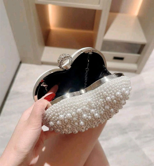 PEARL HEART CLUTCH BAG
