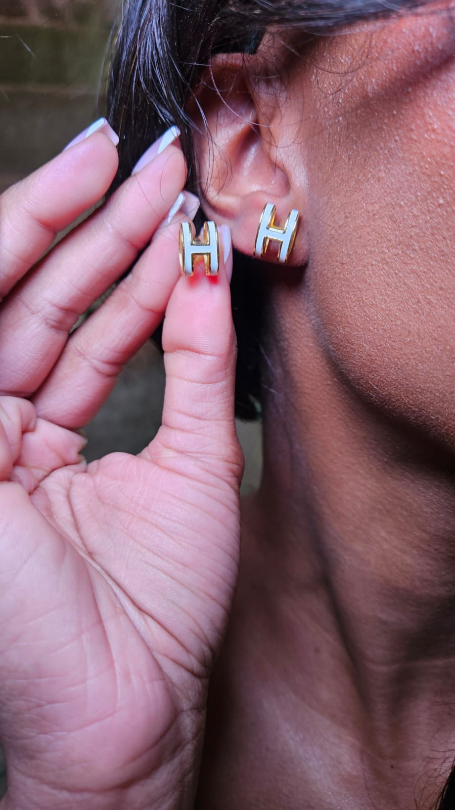 H INSPIRED OVAL EARRNG