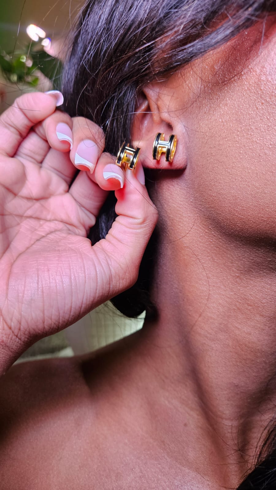 H INSPIRED OVAL EARRNG