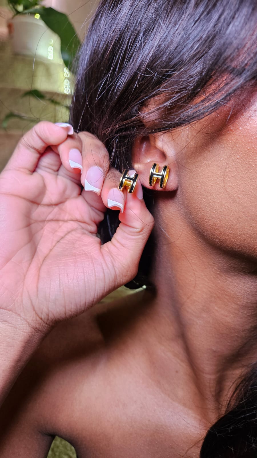 H INSPIRED OVAL EARRNG