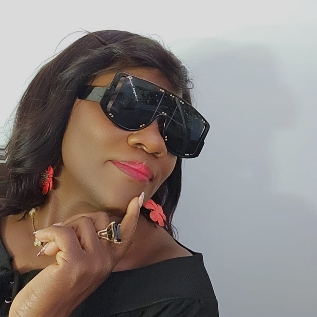 OVERSIZE STUDDED SQUARE SUNGLASSES
