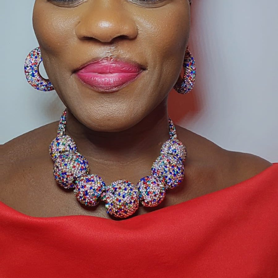 RHINESTONE BALL DESIGN EARRING SET.