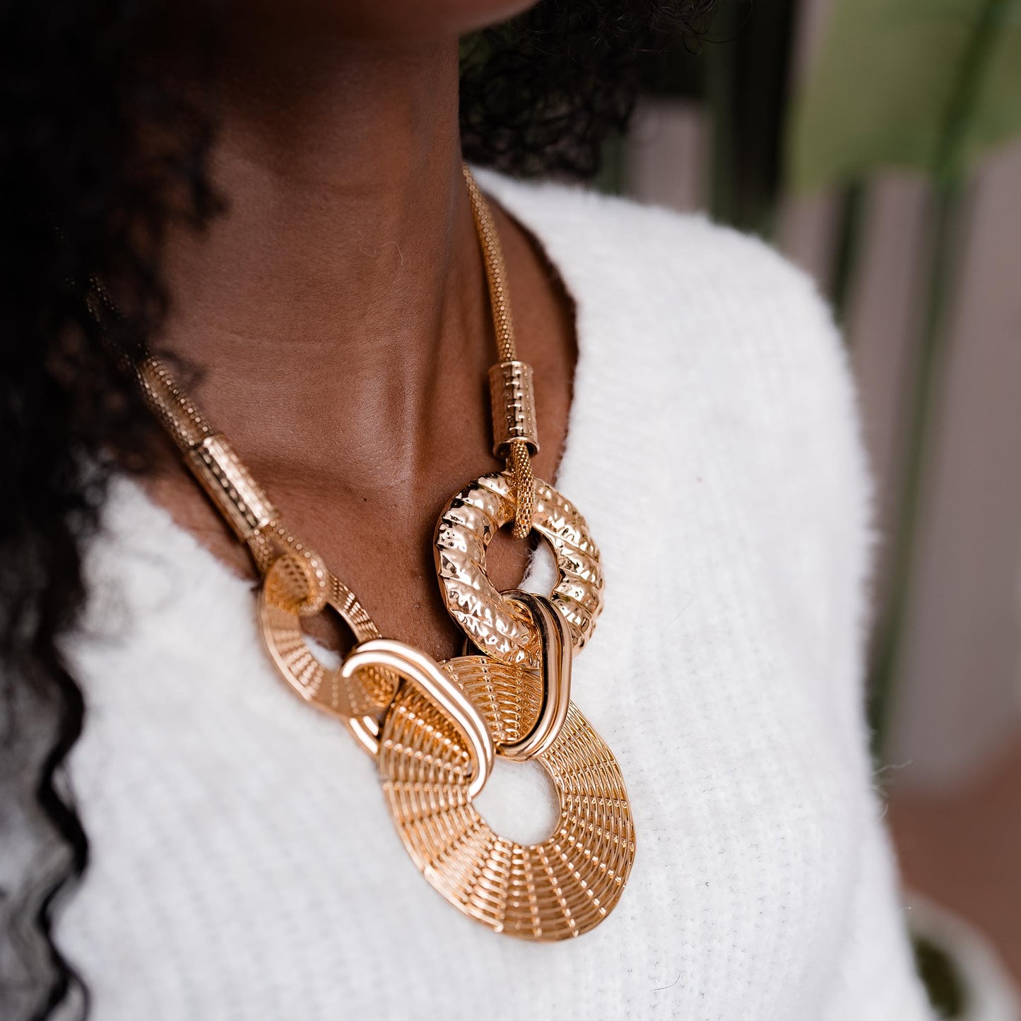 CIRCLE DESIGN NECKLACE