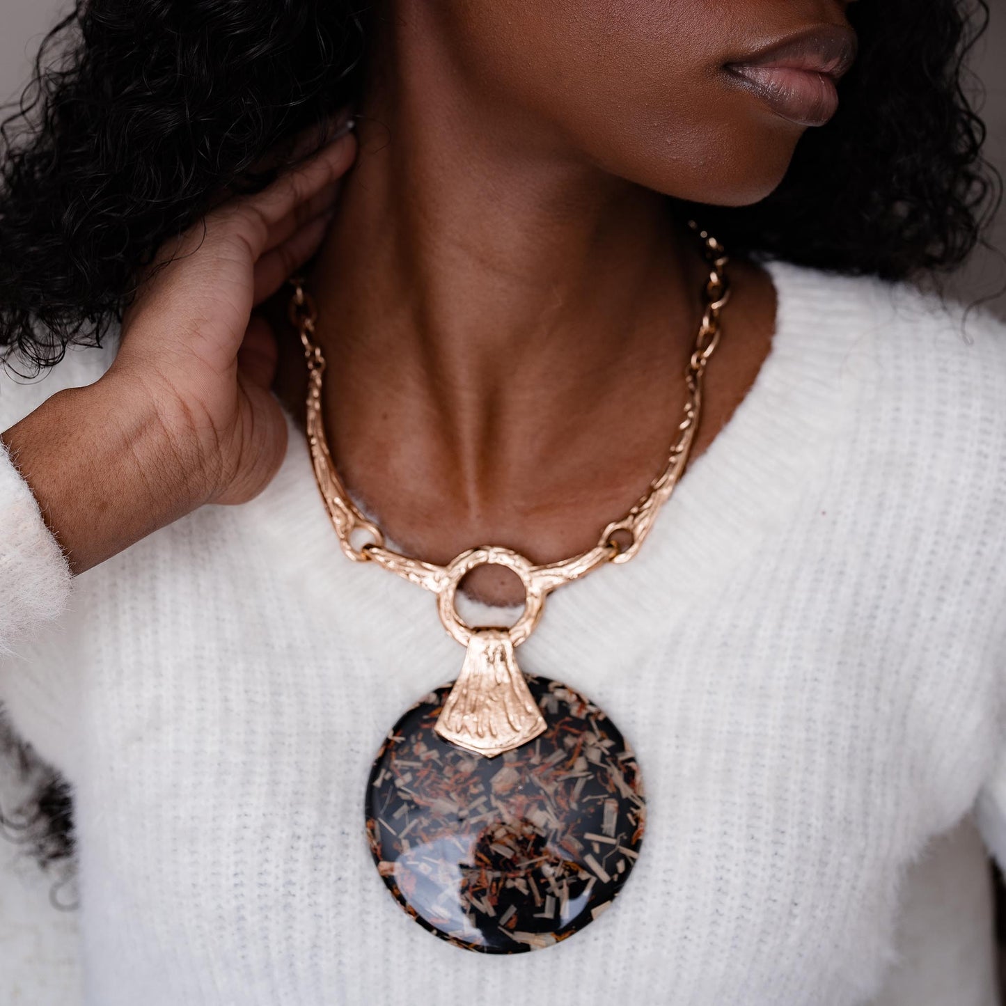 VINTAGE ACRYLIC PENDANT NECKLACE SET