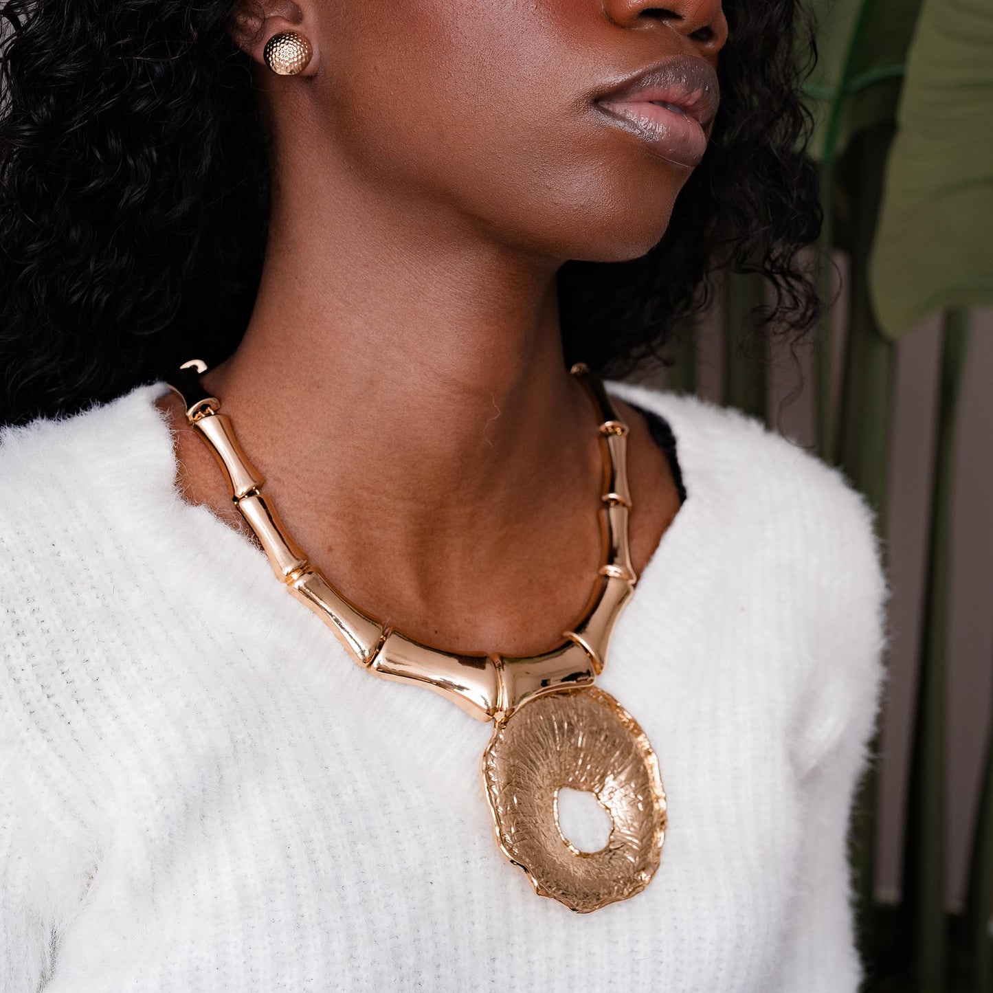 BOLD PENDANT STATEMENT NECKLACE SWP LOOK 052