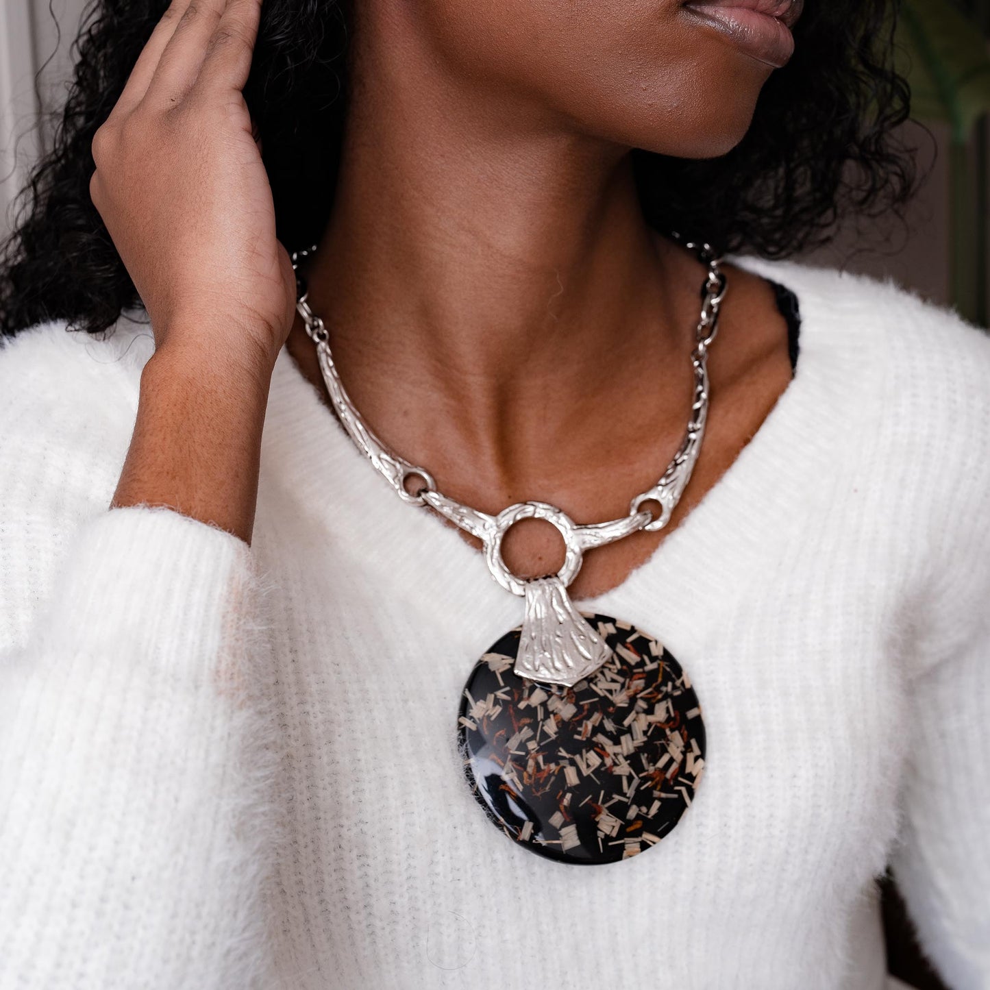 VINTAGE ACRYLIC PENDANT NECKLACE SET