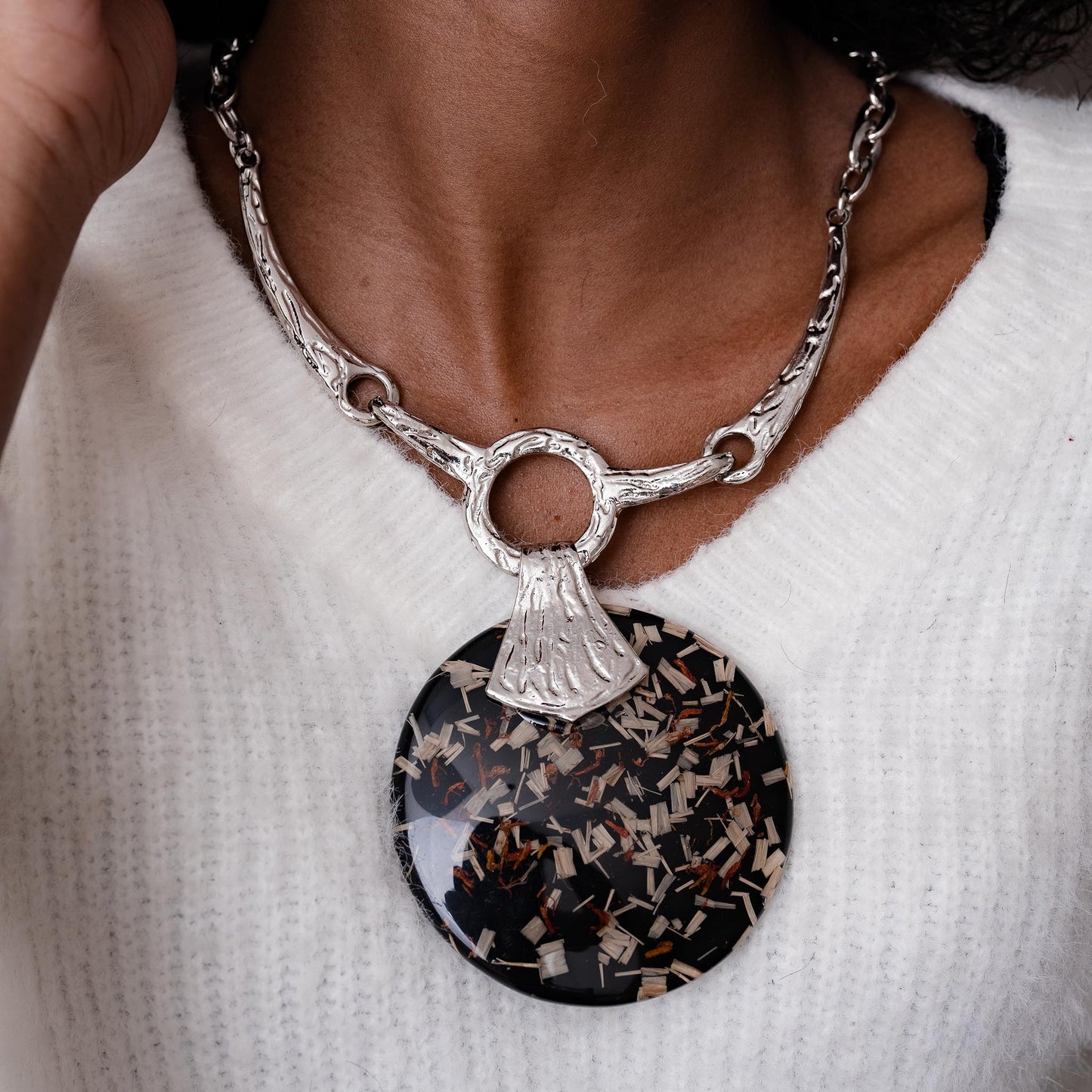 VINTAGE ACRYLIC PENDANT NECKLACE SET