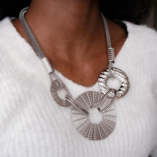 CIRCLE DESIGN NECKLACE